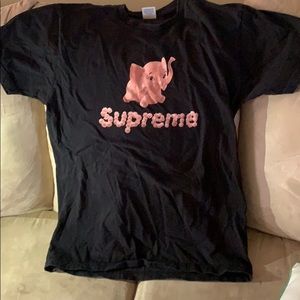 Supreme men’s Large shirt